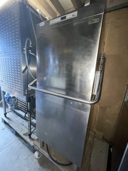 Lave vaisselle à capot